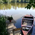 La Sur L'eau *