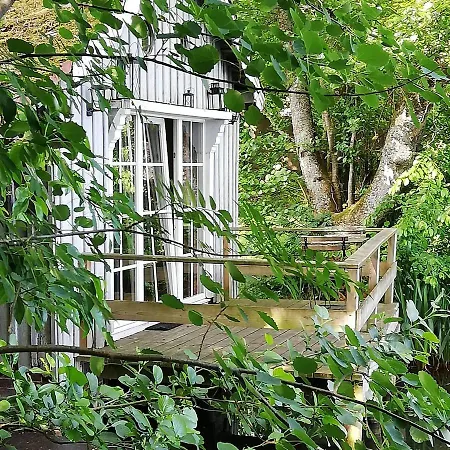 La Sur L'eau Holiday home *